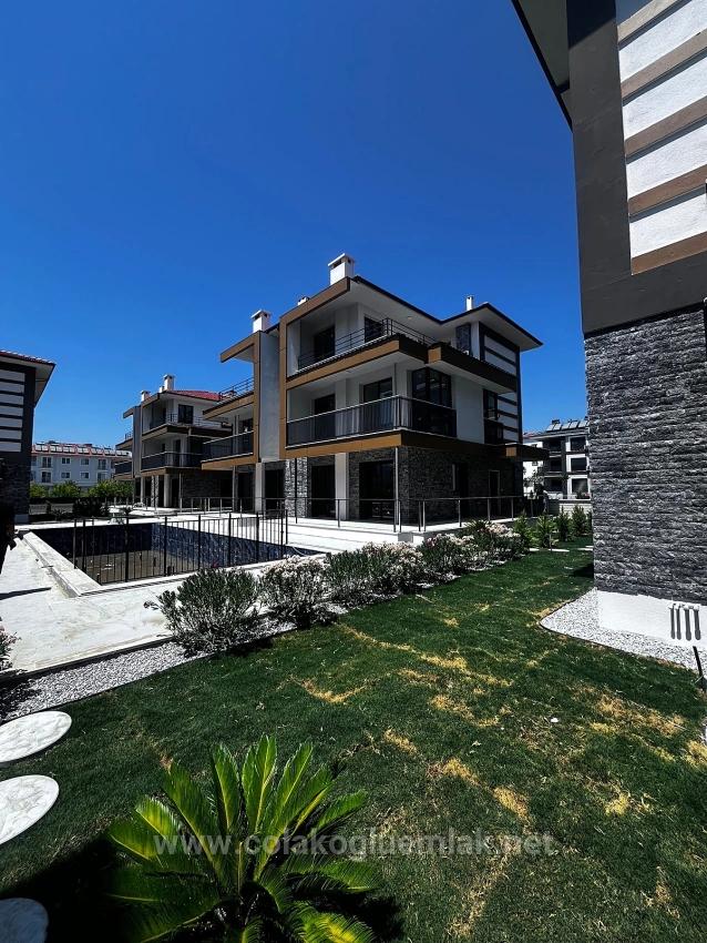 4+1 212M2 Triplex Villa Mit Pool Zum Verkauf Im Ortaca Center