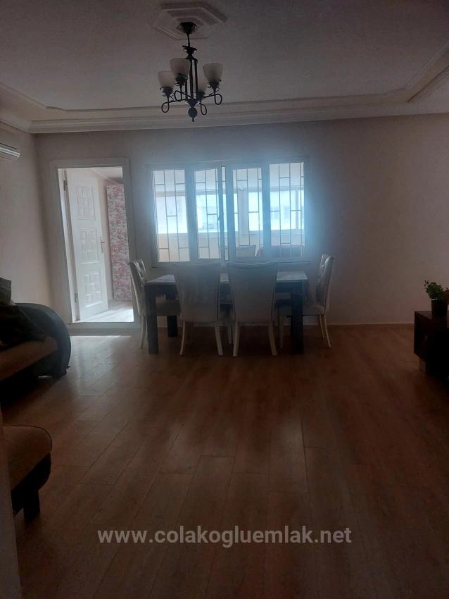 3+1-Zimmer-Wohnung In Der Straße Im Viertel Terzialiler Zu Verkaufen, Geeignet Zur Nutzung Als Büro.