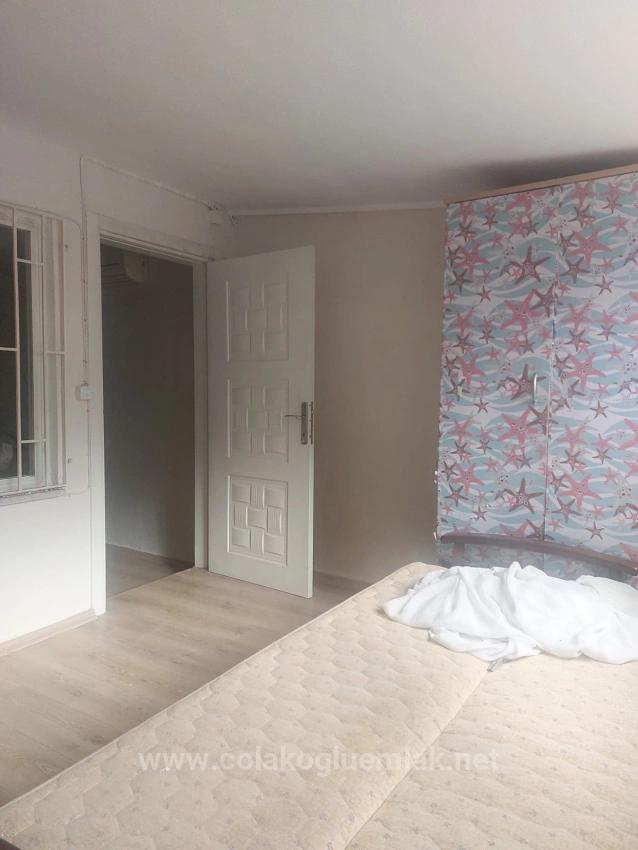 3+1-Zimmer-Wohnung In Der Straße Im Viertel Terzialiler Zu Verkaufen, Geeignet Zur Nutzung Als Büro.