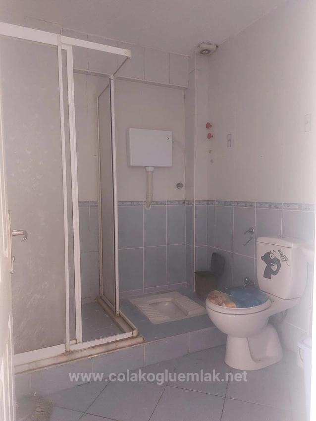 3+1-Zimmer-Wohnung In Der Straße Im Viertel Terzialiler Zu Verkaufen, Geeignet Zur Nutzung Als Büro.