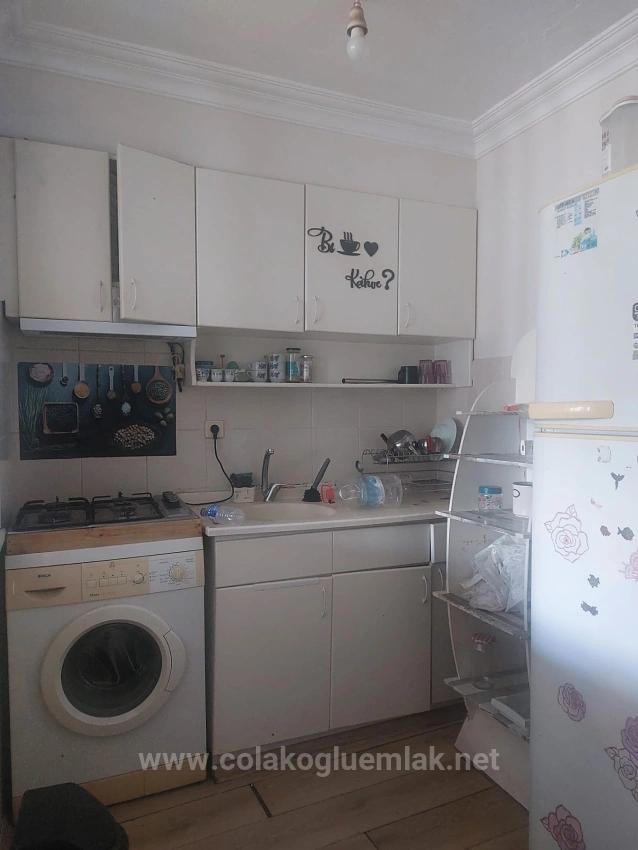 3+1-Zimmer-Wohnung In Der Straße Im Viertel Terzialiler Zu Verkaufen, Geeignet Zur Nutzung Als Büro.