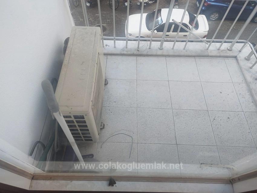 3+1-Zimmer-Wohnung In Der Straße Im Viertel Terzialiler Zu Verkaufen, Geeignet Zur Nutzung Als Büro.