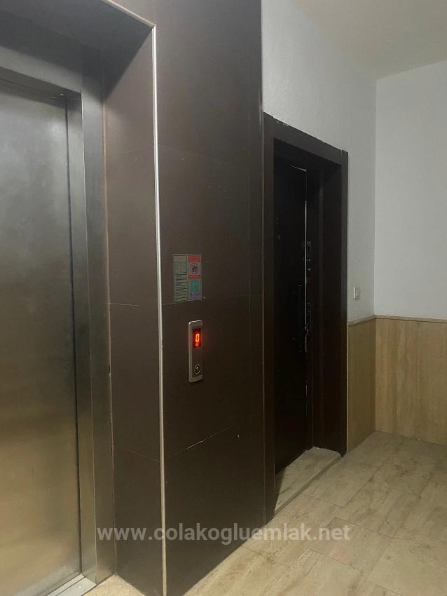 1+1-Wohnung Im Zentrum Von Ortaca Zu Verkaufen, 1. Stock Über Einem Geschäft