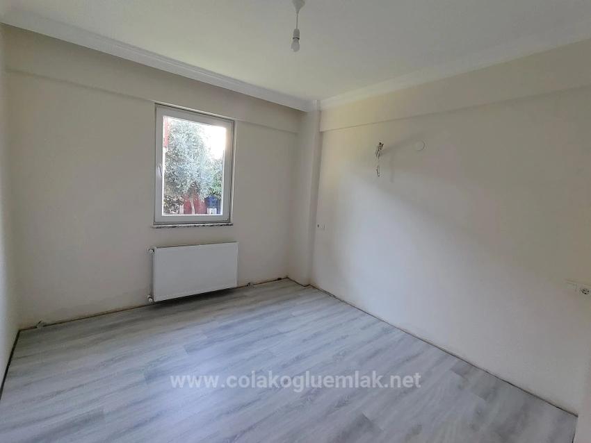 1+1-Apartment Zum Verkauf Im Stadtteil Cumhuriyet, 55 M², Mit Garten, Eingang Im Erdgeschoss.