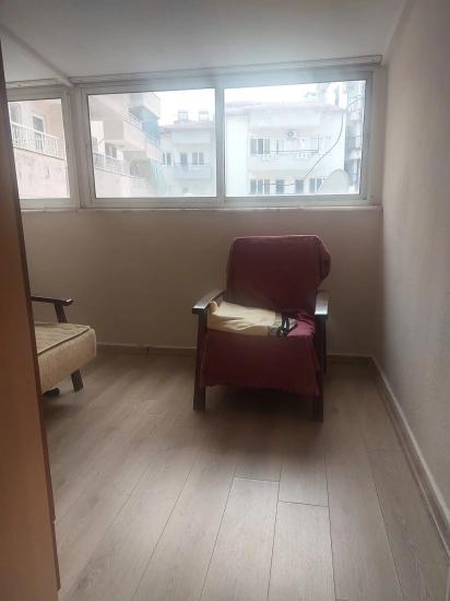 3+1-Zimmer-Wohnung In Der Straße Im Viertel Terzialiler Zu Verkaufen, Geeignet Zur Nutzung Als Büro.