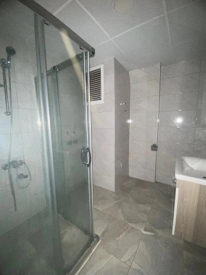 1+1-Wohnung Im Zentrum Von Ortaca Zu Verkaufen, 1. Stock Über Einem Geschäft