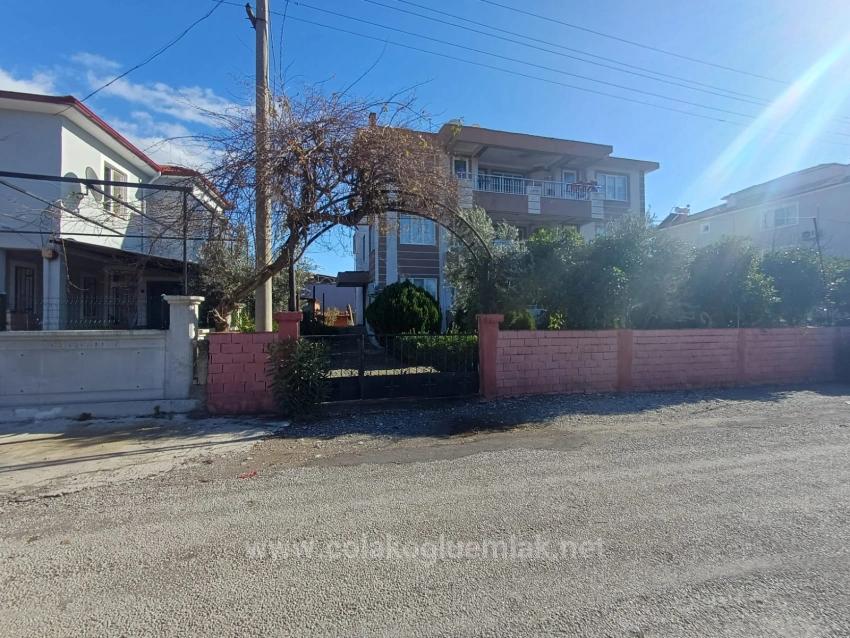 Three-Story Building For Sale In Karaburun, 4+1 Apartments, 170 M² Each.