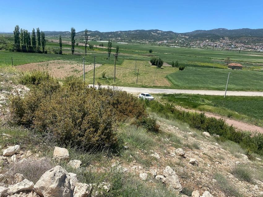 559M2 Detached Land With Tourism Housing Zone For Sale In Çameli Center