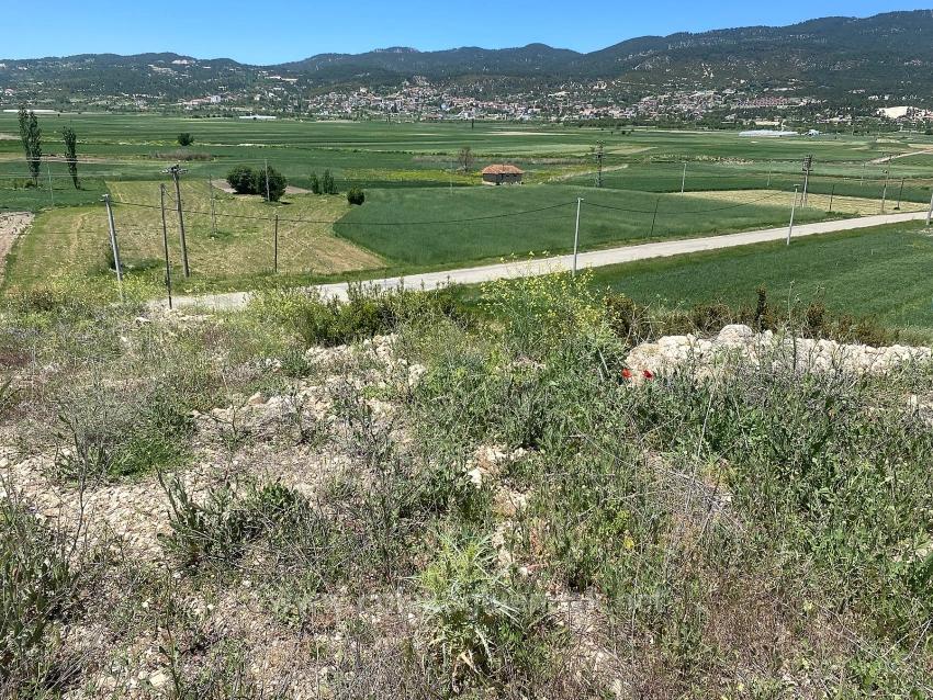 559M2 Detached Land With Tourism Housing Zone For Sale In Çameli Center