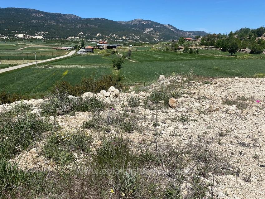 559M2 Detached Land With Tourism Housing Zone For Sale In Çameli Center