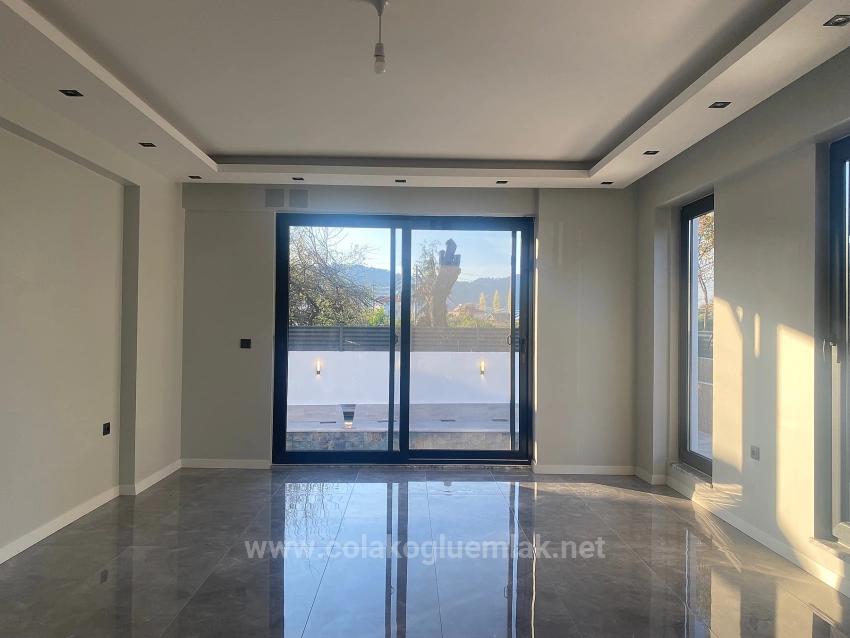 Çolakoğlu Emlak’tan Satılık 4+1 210M2 Sıfır Lüks Havuzlu Villa