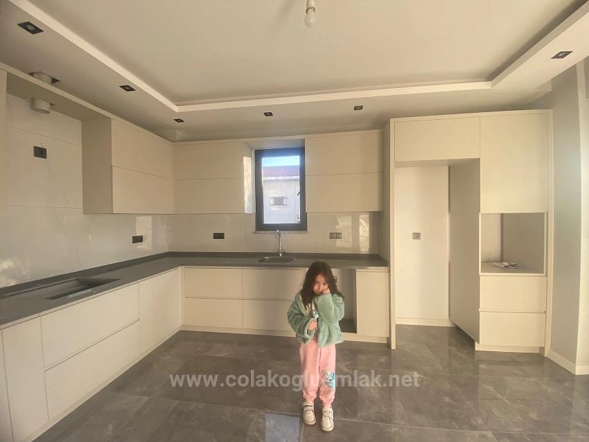 Çolakoğlu Emlak’tan Satılık 4+1 210M2 Sıfır Lüks Havuzlu Villa