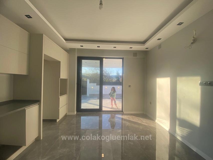 Çolakoğlu Emlak’tan Satılık 4+1 210M2 Sıfır Lüks Havuzlu Villa
