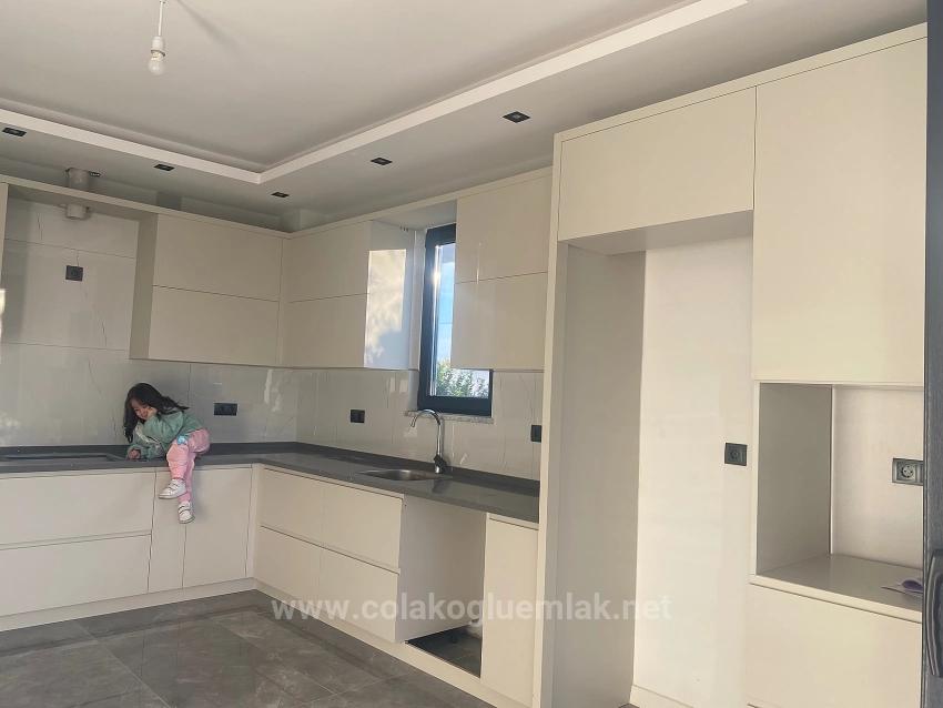 Çolakoğlu Emlak’tan Satılık 4+1 210M2 Sıfır Lüks Havuzlu Villa