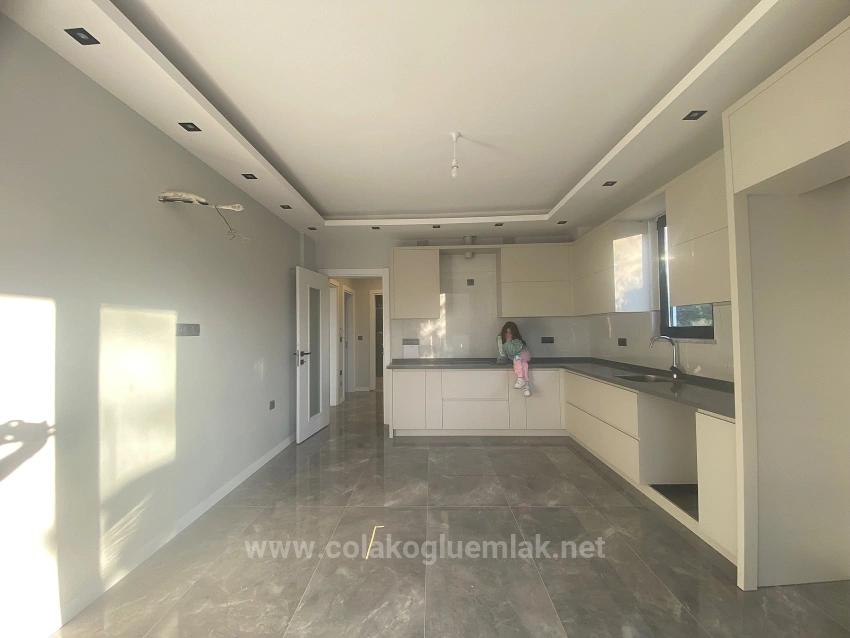 Çolakoğlu Emlak’tan Satılık 4+1 210M2 Sıfır Lüks Havuzlu Villa