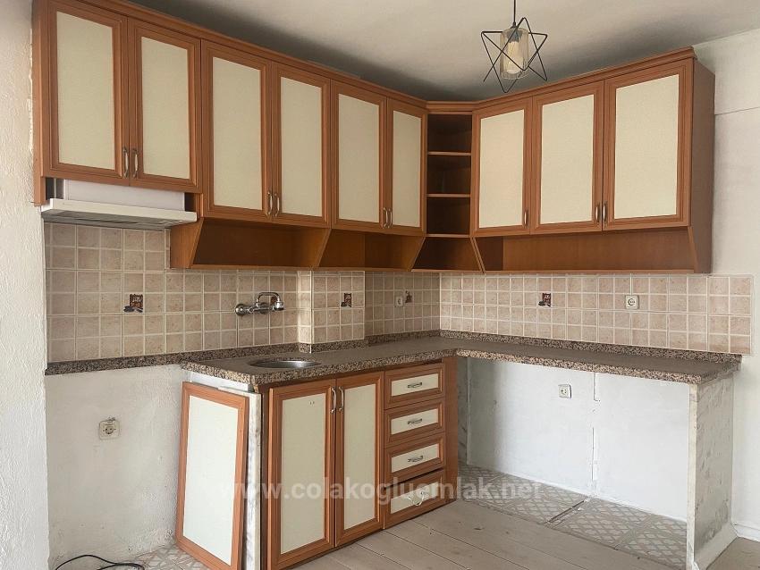 Ortaca Merkezde Satılık 2+1 Ara Kat Bakımlı Boş Daire