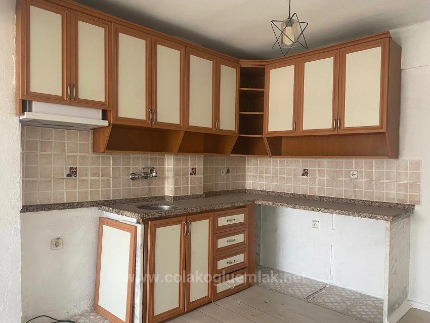 Ortaca Merkezde Satılık 2+1 Ara Kat Bakımlı Boş Daire