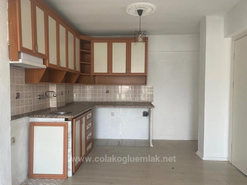 Ortaca Merkezde Satılık 2+1 Ara Kat Bakımlı Boş Daire
