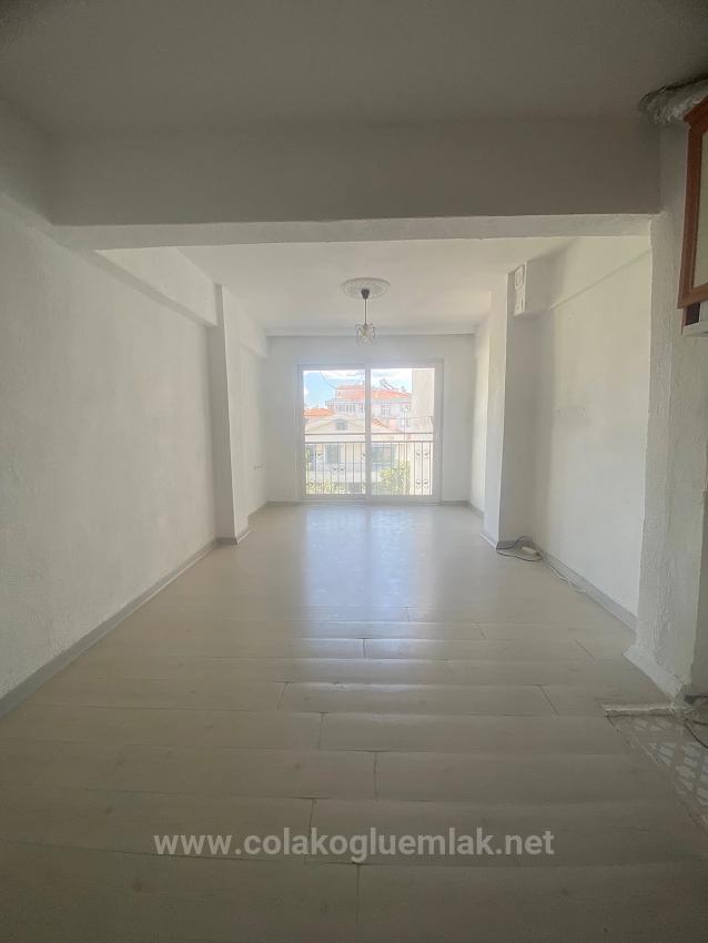 Ortaca Merkezde Satılık 2+1 Ara Kat Bakımlı Boş Daire