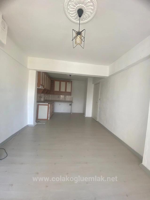 Ortaca Merkezde Satılık 2+1 Ara Kat Bakımlı Boş Daire
