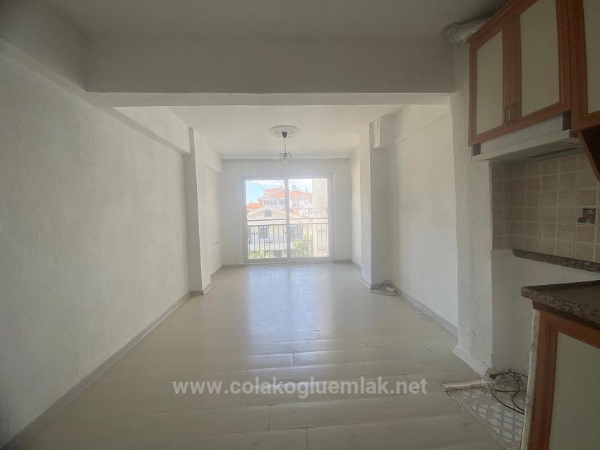 Ortaca Merkezde Satılık 2+1 Ara Kat Bakımlı Boş Daire