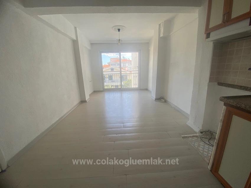 Ortaca Merkezde Satılık 2+1 Ara Kat Bakımlı Boş Daire