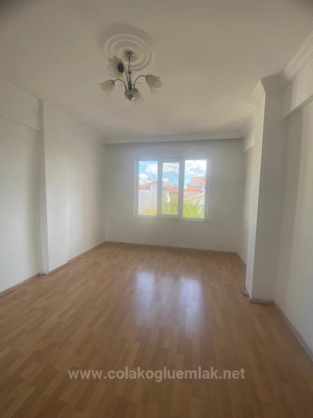 Ortaca Merkezde Satılık 2+1 Ara Kat Bakımlı Boş Daire