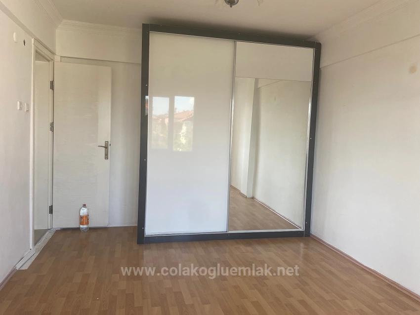 Ortaca Merkezde Satılık 2+1 Ara Kat Bakımlı Boş Daire