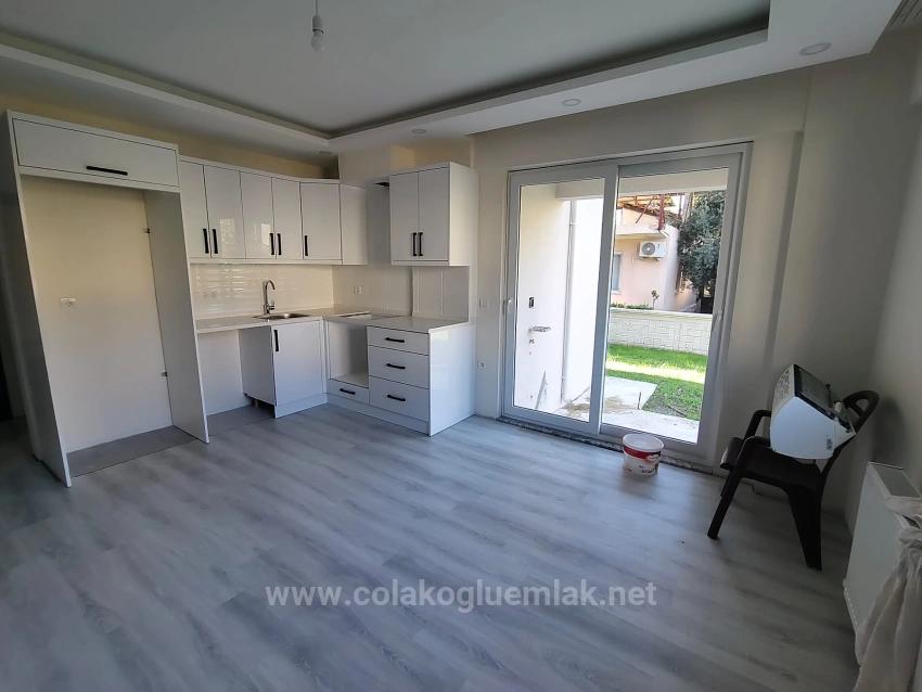 Cumhuriyet Mahallesinde Satılık 1+1 55 M² Bahçeli Düz Giriş Dire