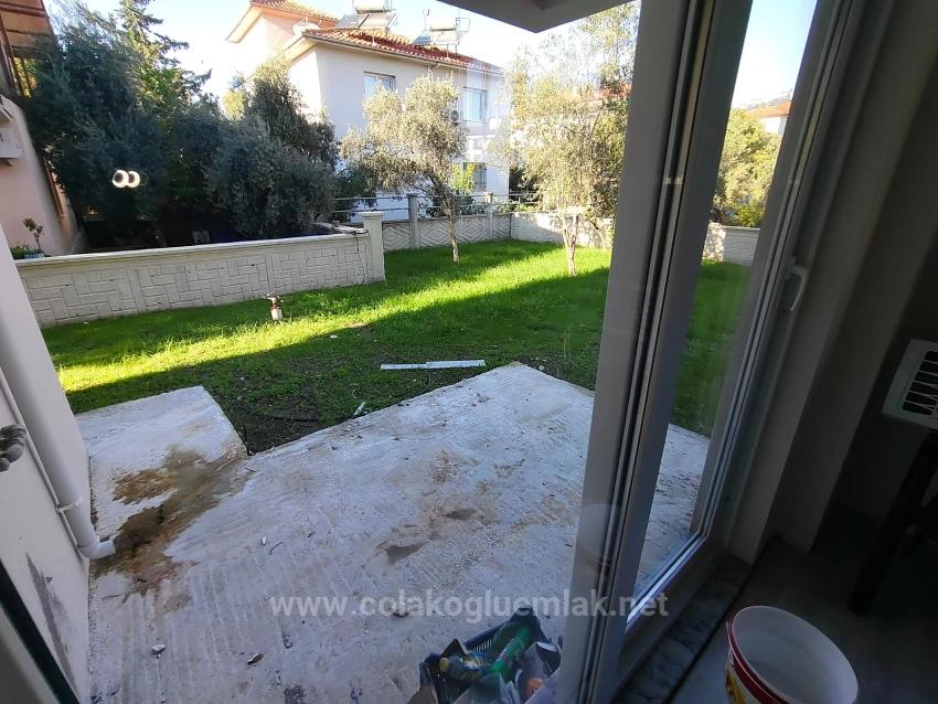 Cumhuriyet Mahallesinde Satılık 1+1 55 M² Bahçeli Düz Giriş Dire