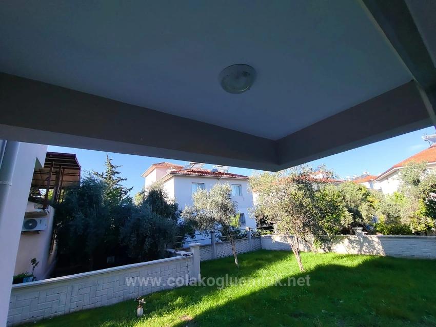 Cumhuriyet Mahallesinde Satılık 1+1 55 M² Bahçeli Düz Giriş Dire