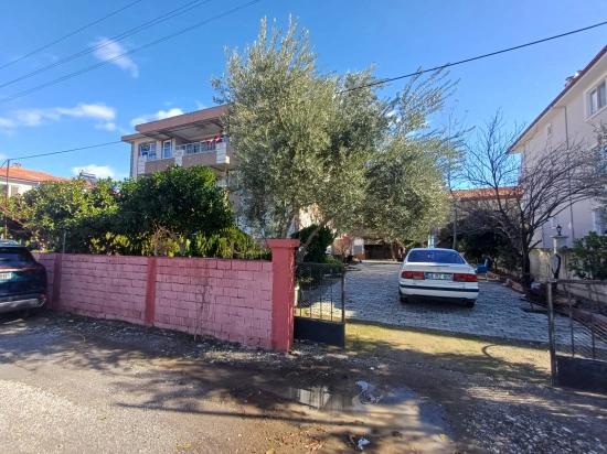 Karaburunda Satılık 3 Katlı Komple Bina 4+1 170 M² Daireler