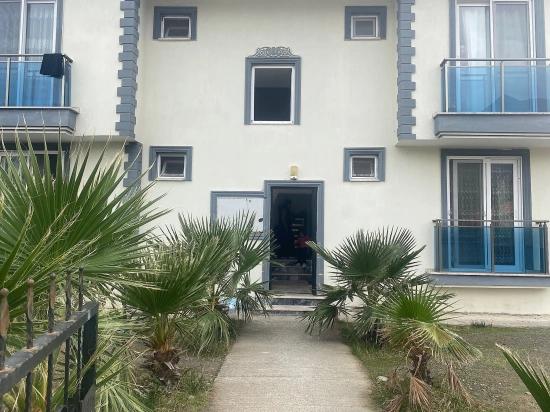 Köyceğiz Merkezde Satılık Bahçe Nizam 1+1 Geniş Yüksek Giriş Kat Daire