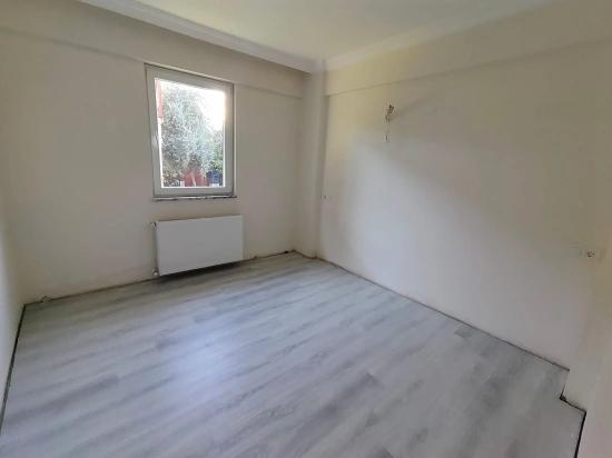 Cumhuriyet Mahallesinde Satılık 1+1 55 M² Bahçeli Düz Giriş Dire